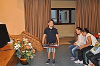 Recogiendo el premio