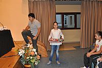 Recogiendo el premio