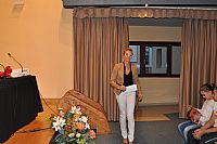 Recogiendo el premio