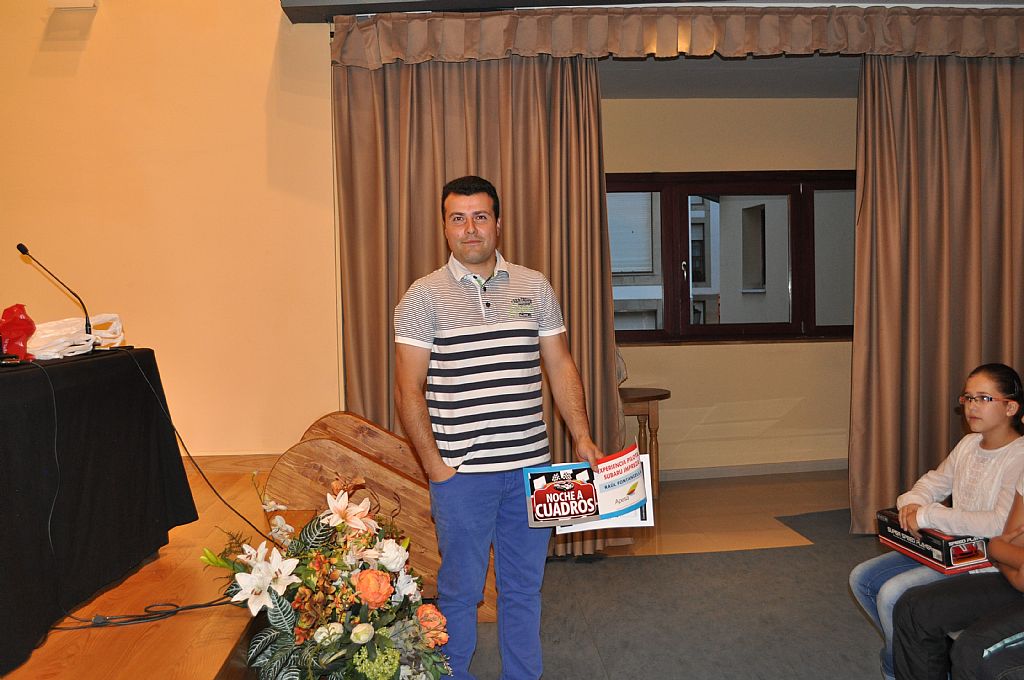 Recogiendo el premio