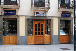 Fachada Pastelería La Plaza