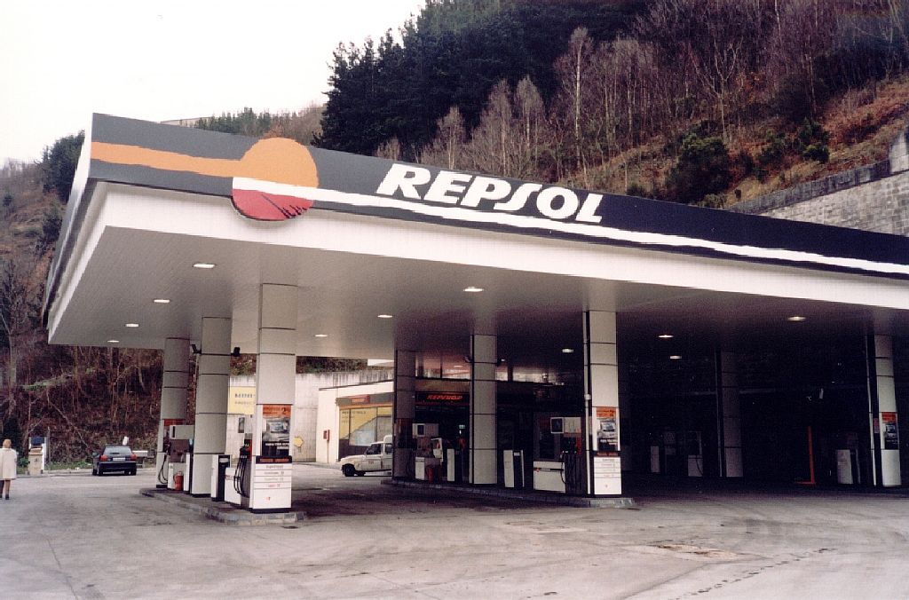 Estación de servicio FLORES SIERRA EN 1999