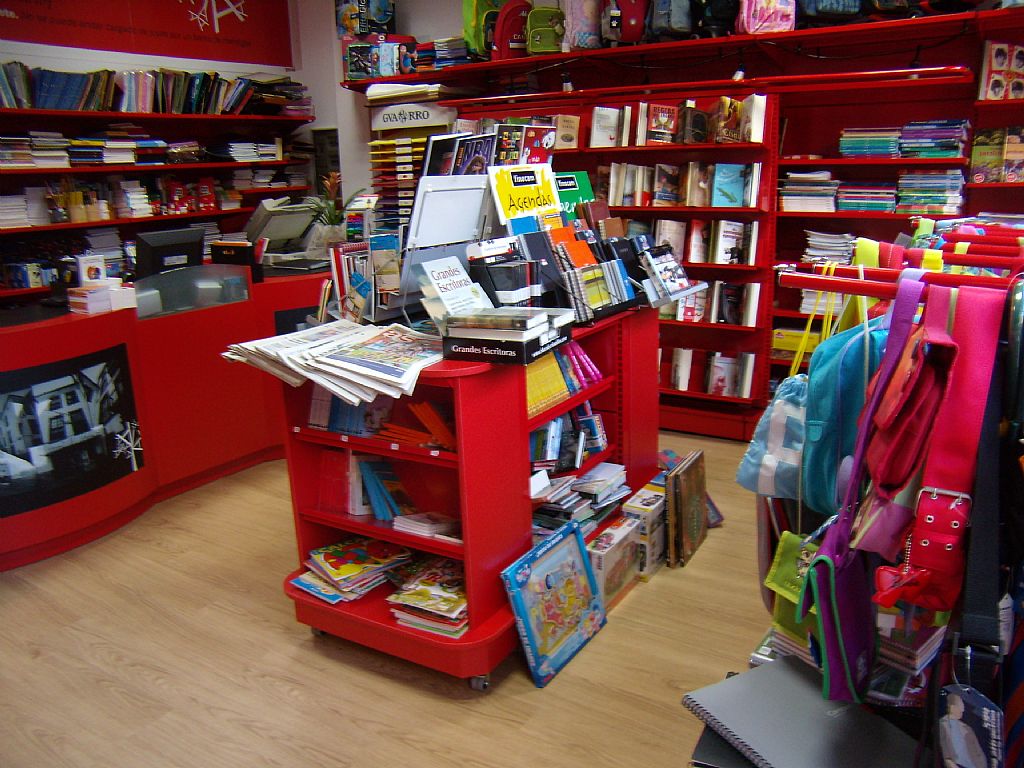 Interior Librer�a y exposici�n de productos