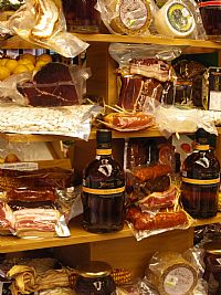Embutidos, licores y quesos asturianos